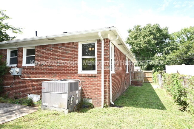 Building Photo - 9286 Marlow Ave