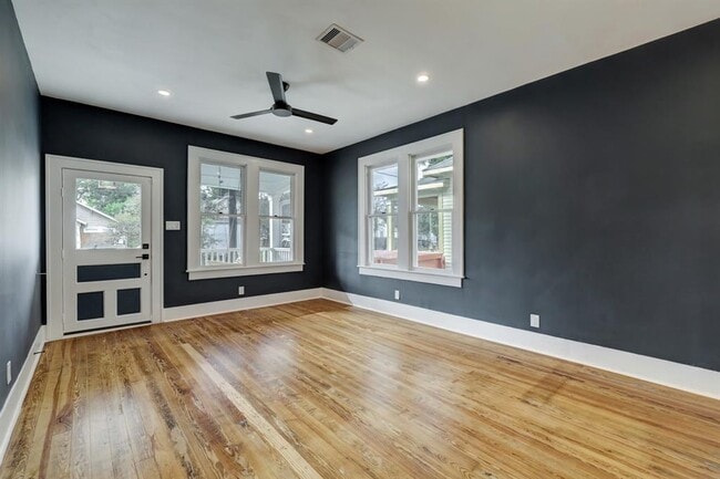 Building Photo - 2206 Gano St