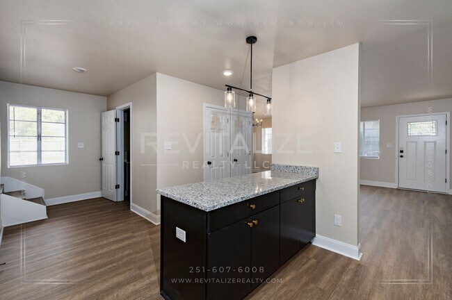 Building Photo - 1704 McGill Ave