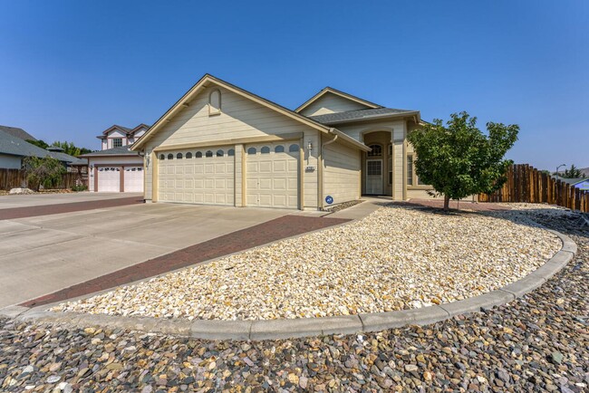 Building Photo - FULLY FURNISHED Sparks home with all utilities included and flexible lease options