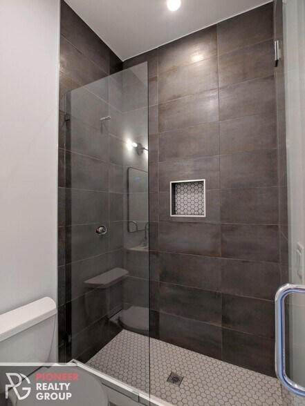 Building Photo - 2120 W Belmont Ave