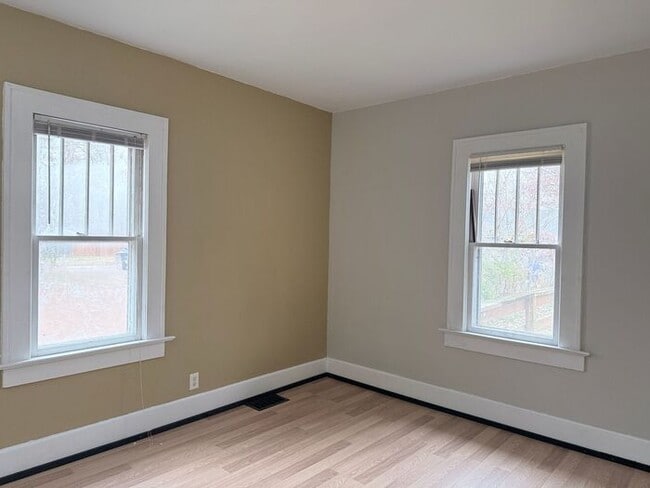 Building Photo - Ready, Set, Move – Unmatched Rental Deal!