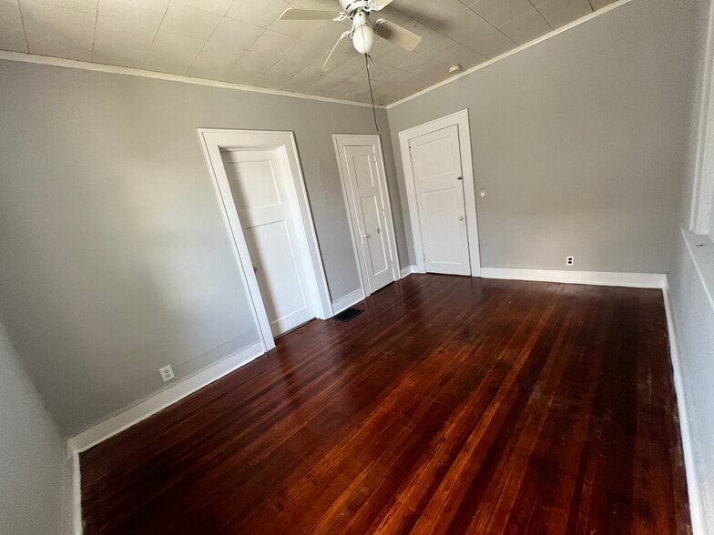 Building Photo - 677 Seabury Ave