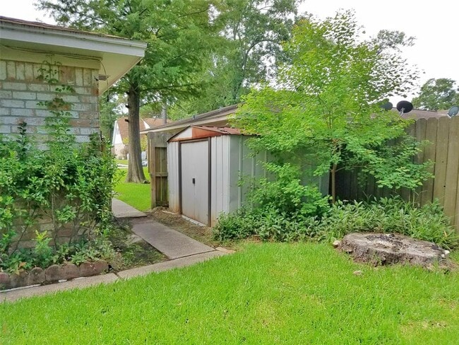 Building Photo - 3800 Kingsway Dr