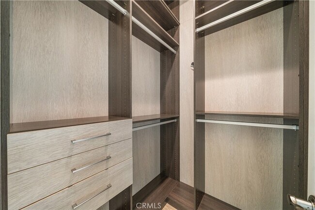 Building Photo - 1151 Summit Oak Dr