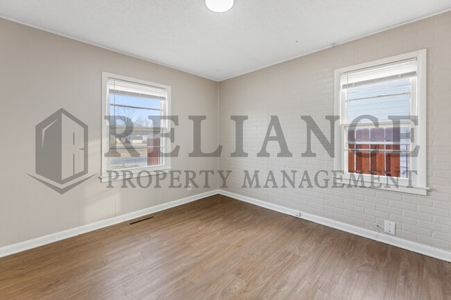 Building Photo - 3419 S Glenn Ave