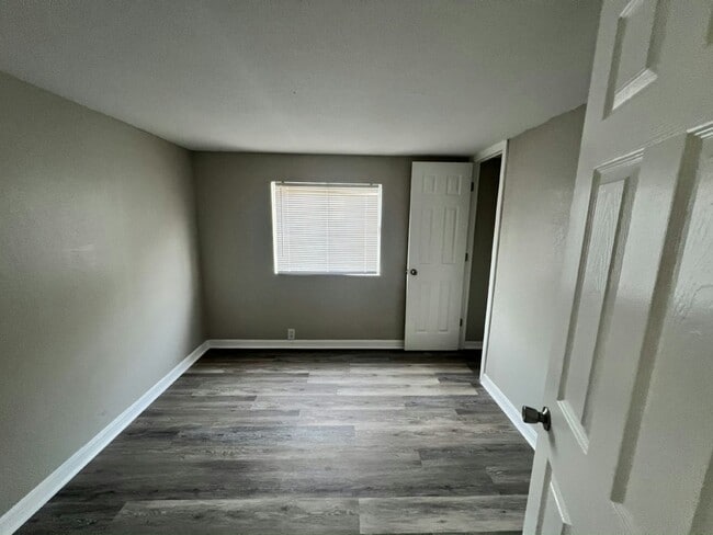 Building Photo - 54 Tower Manor Cir W