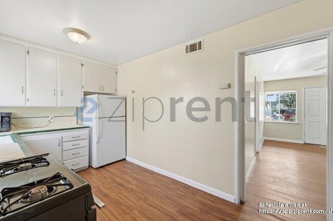 Building Photo - 139 W 18th St