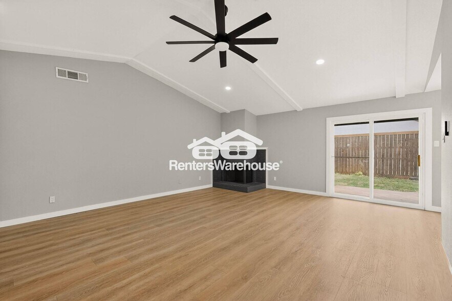 Building Photo - 507 S Spring Creek Dr