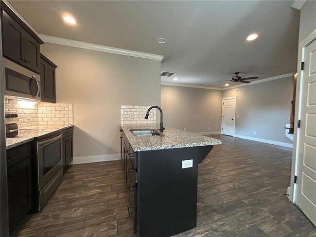 Building Photo - 3101 SW Warberry Ave
