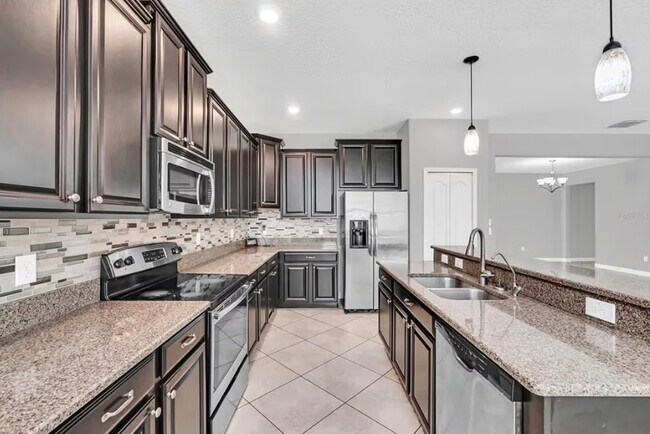 Building Photo - 2718 Atherton Dr