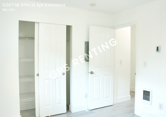 Building Photo - Two Bedroom Kirkland Condo!