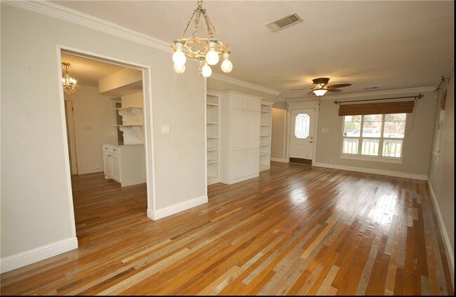 Building Photo - 506 Parks Ave