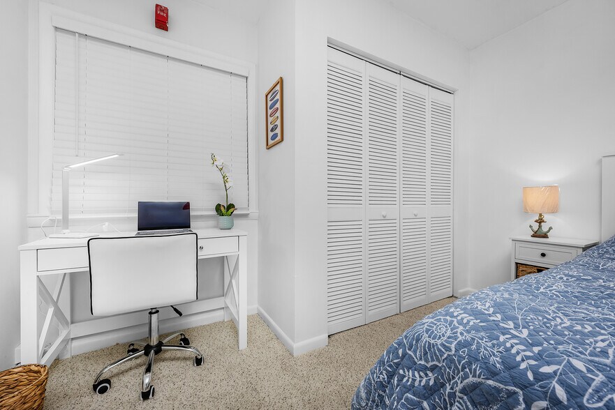 Building Photo - 209 W Miracle Strip Pky