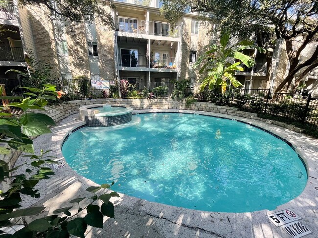 Building Photo - South Austin Condo located in Gated Commun...