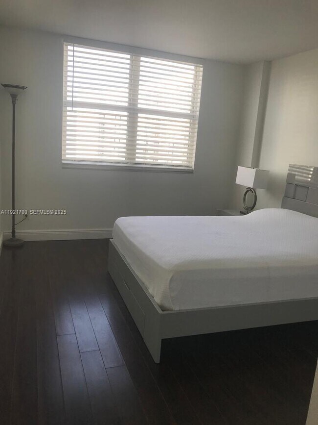 Building Photo - 770 Claughton Island Dr