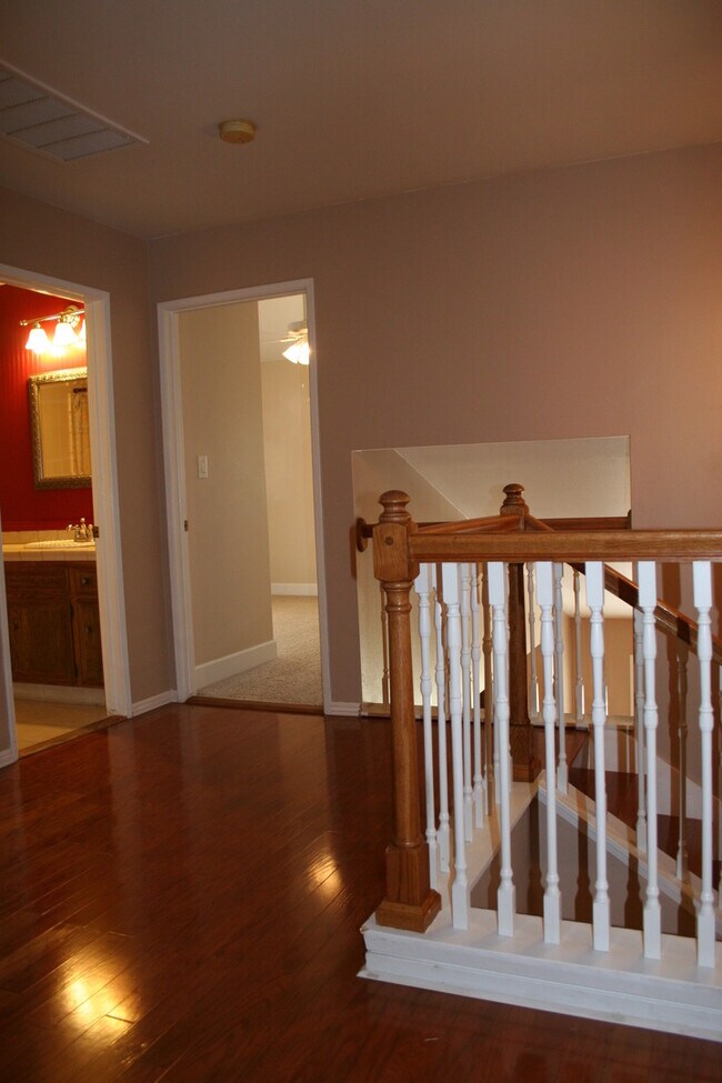 Building Photo - 5500 Lennox Ave