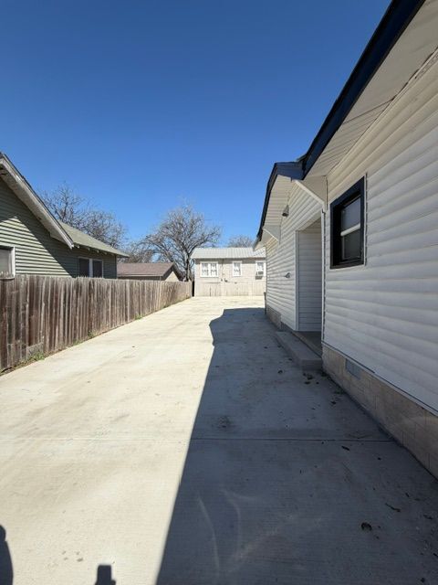 Building Photo - 2427 W Southcross Blvd