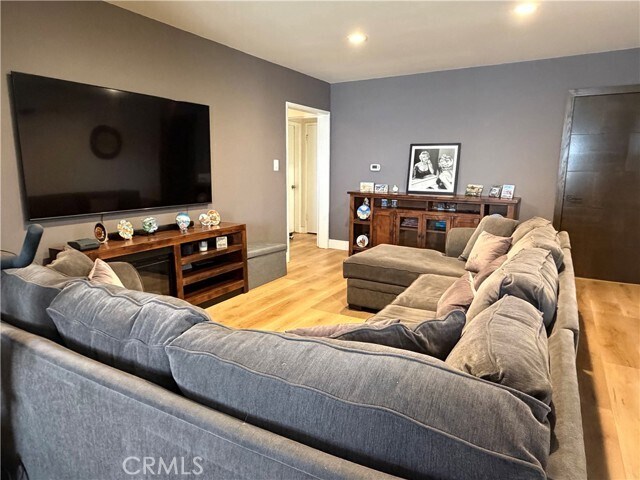 Building Photo - 9406 Rose Ave