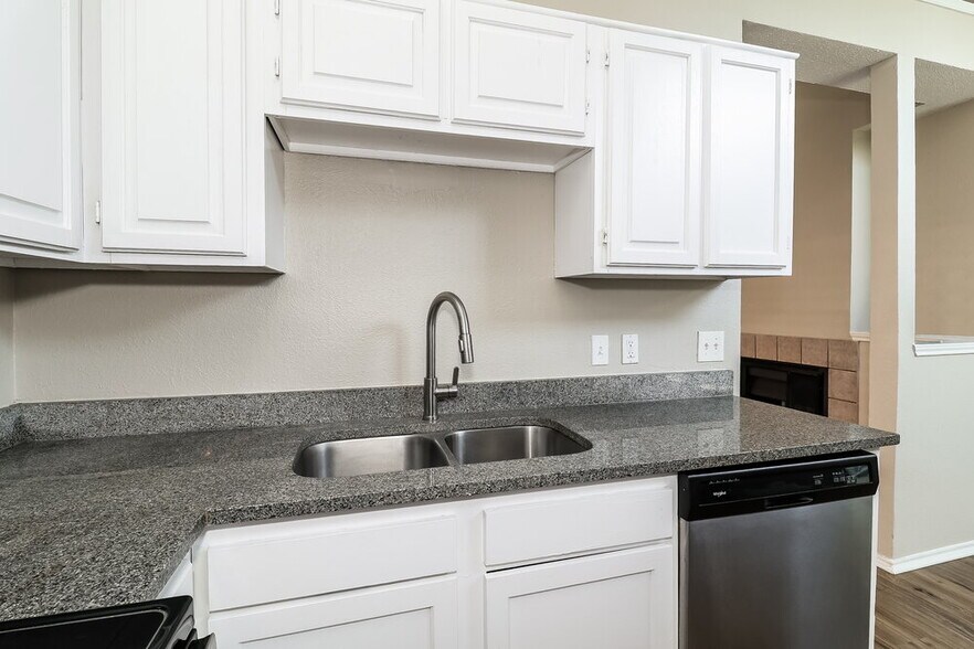 Building Photo - 2618 Butterfield Dr