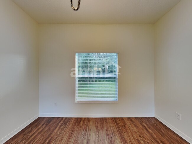 Building Photo - 1921 Darlin Cir