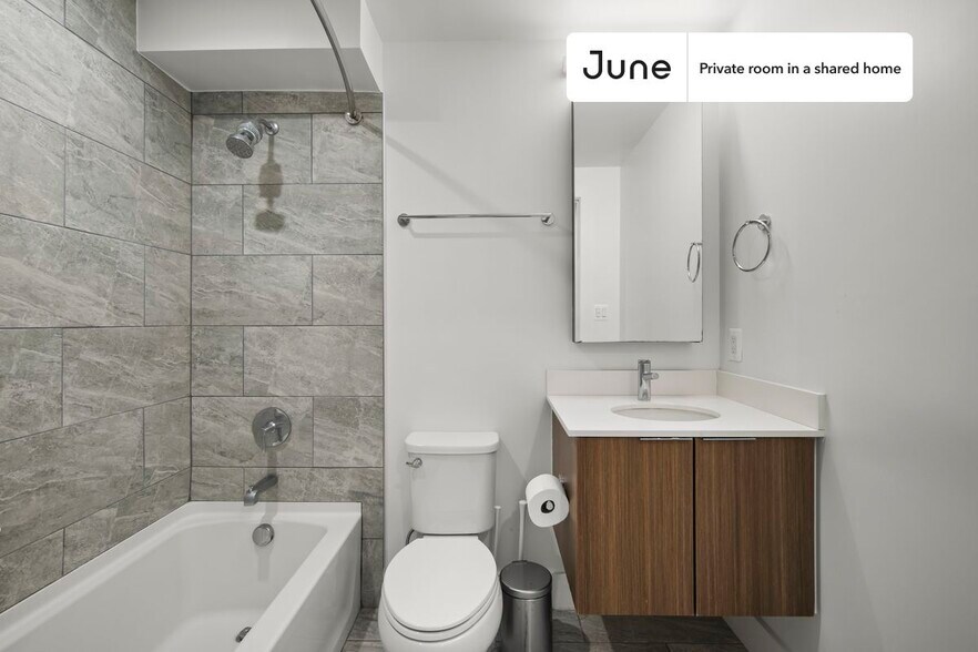 Building Photo - Room in Shared 3 bed/2 bath home in Dupont Circle