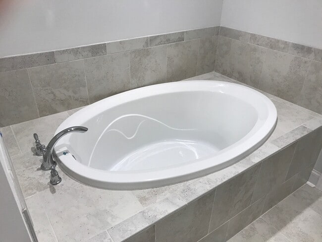 Building Photo - 1385 Sheridan Glen Crossing