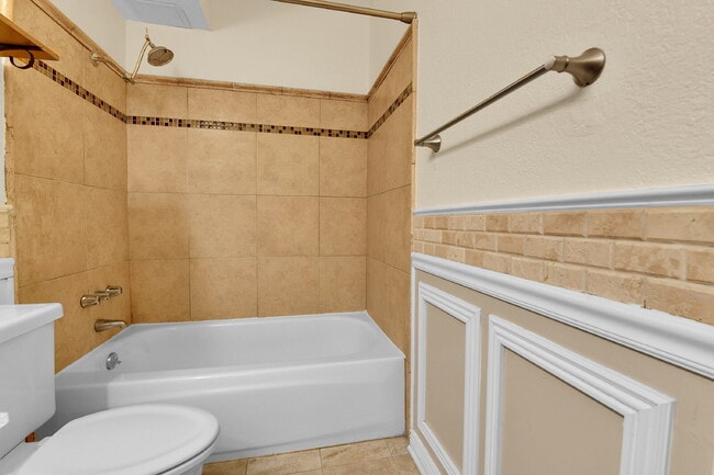 Building Photo - $1,340.95, 2 bed, 1 bath Located in Denver with a washer and dryer + 1/2 off first month rent