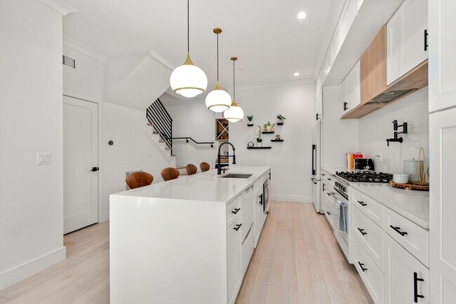 Building Photo - 75 Old Harbor St