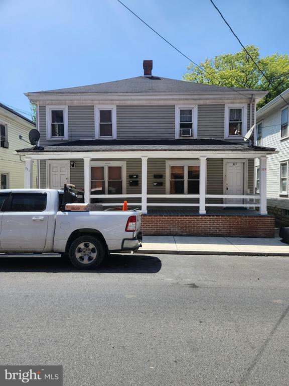 Building Photo - 231 Porter Ave