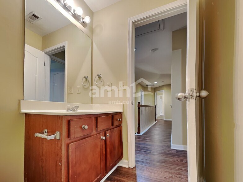 Building Photo - 1319 Station Ridge Dr