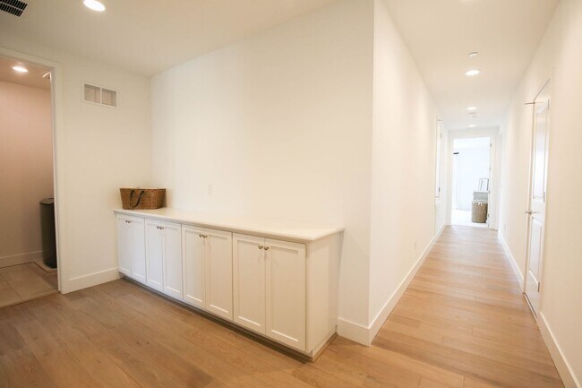 Building Photo - Enjoy Bay Views And Trails In This Newer Modern 3 Bedroom Home