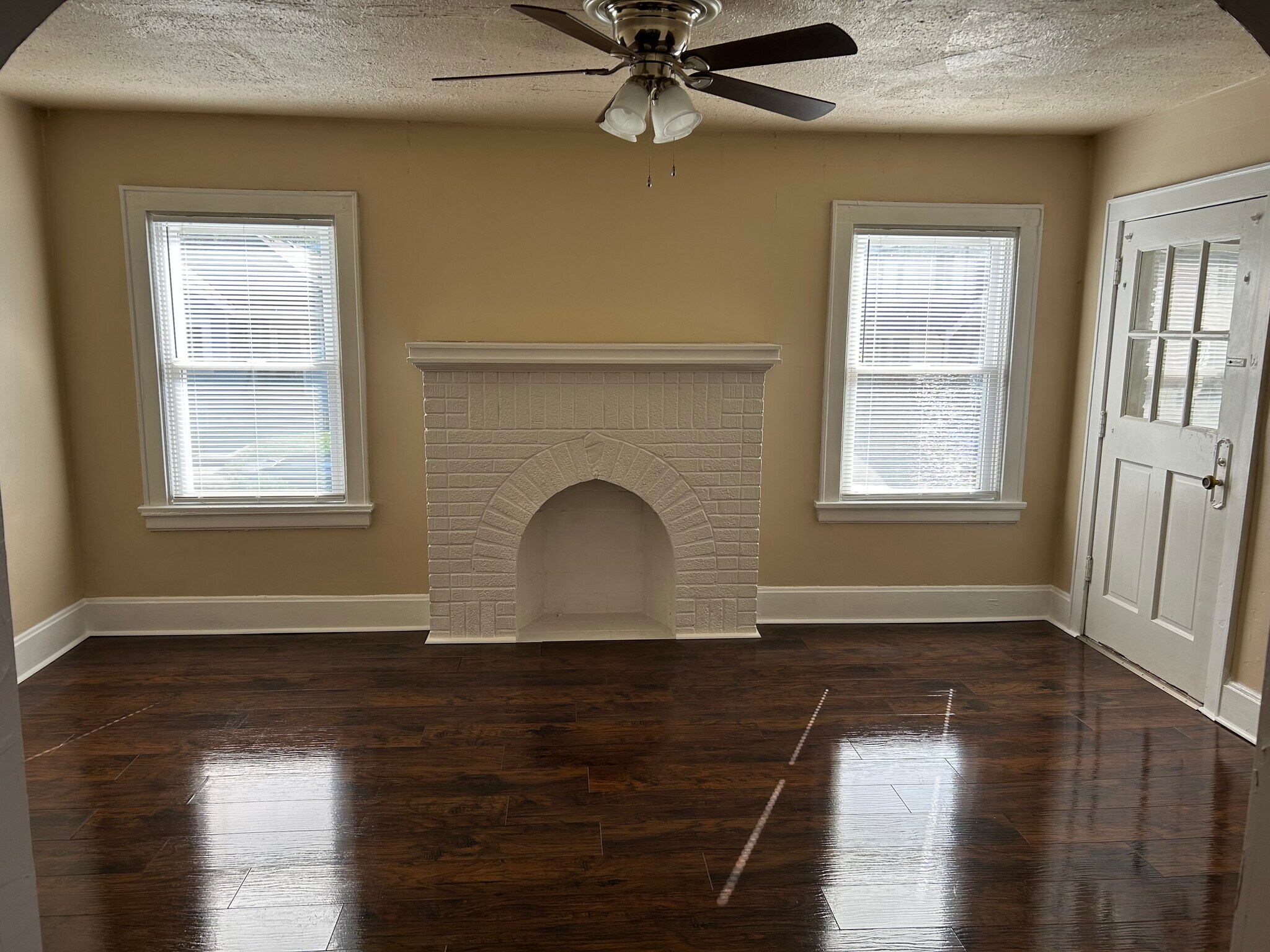 Building Photo - 1802 Lawn Ave