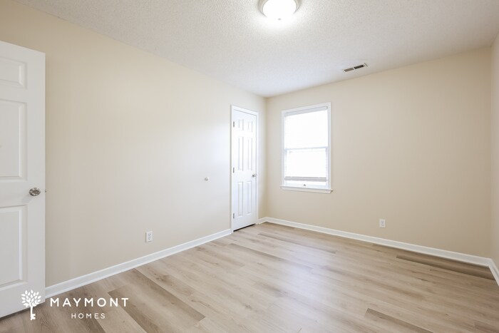 Building Photo - 602 Creek Dr