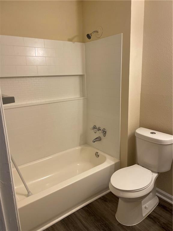 Building Photo - 1600 Oakpoint Dr SW