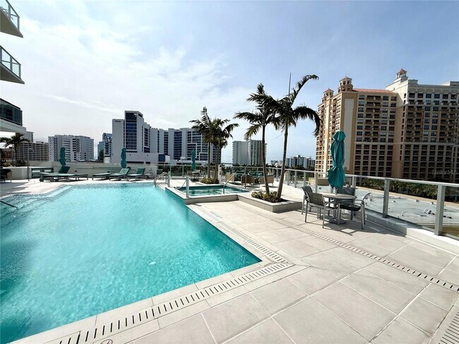 Building Photo - 301 Quay Cmn