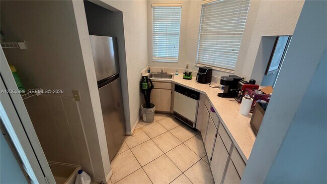 Building Photo - 735 SW 148th Ave
