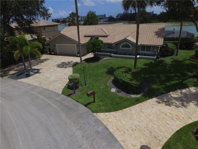 Building Photo - 2748 Oak Tree Ln