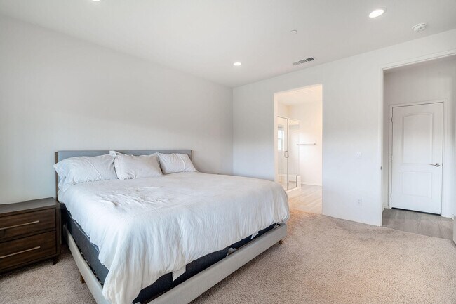 Building Photo - 44721 Melkesian Blvd