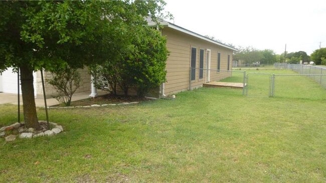 Building Photo - 501 Tablerock Cir