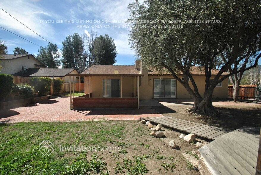 Building Photo - 23637 Canerwell St