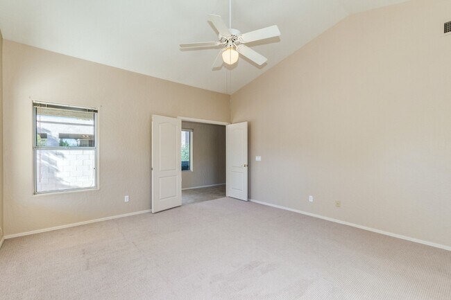 Building Photo - POPULAR RED MOUNTAIN RANCH COMMUNITY