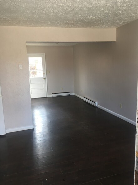 Building Photo - 1100 Eastgate Mnr