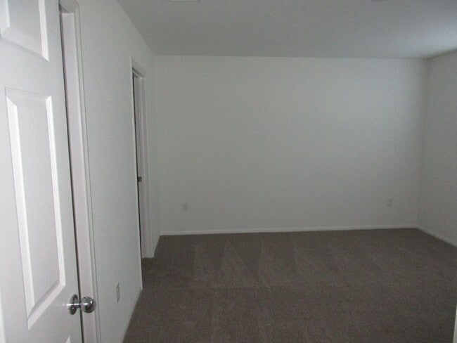 Building Photo - Brand new Beautiful 3bed 2bath townhome