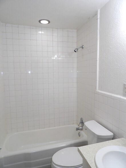 Building Photo - 4220 Cole Ave