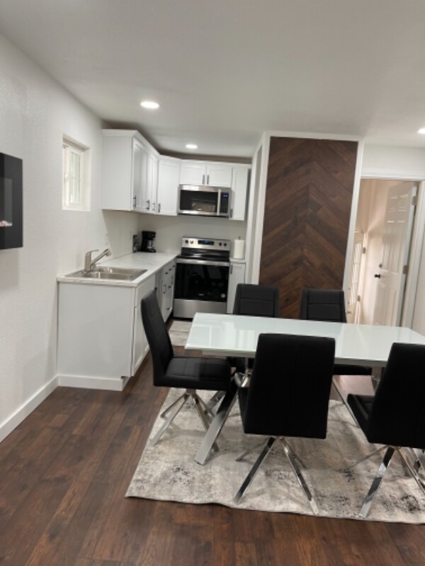 Building Photo - 804 Sheridan St