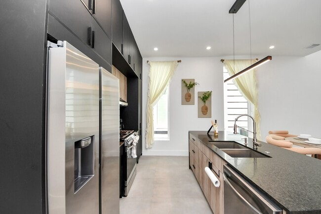 Building Photo - 2211 Staples St