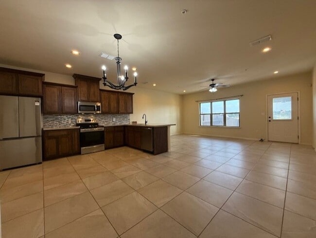 Building Photo - Escondido Townhomes