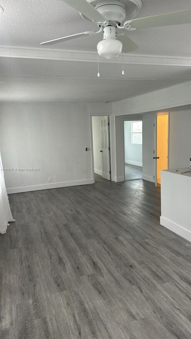 Building Photo - 5179 SW 34th St