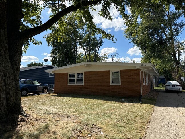 Primary Photo - 304 8th Ave